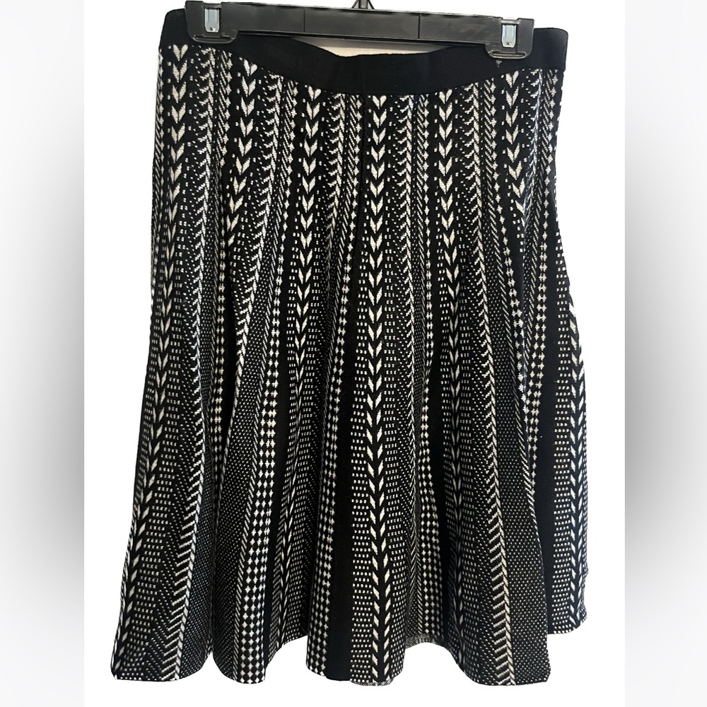 Saks fifth ave womens skirt size Medium